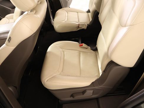 Used 2020 Ford Explorer Platinum w/ Premium Technology Package image 13