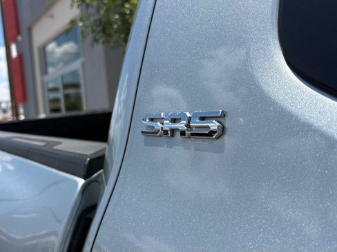 Used 2025 Toyota Tacoma SR5 AWD/4WD image 5