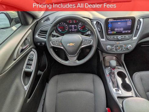 Used 2025 Chevrolet Malibu RS FWD image 15