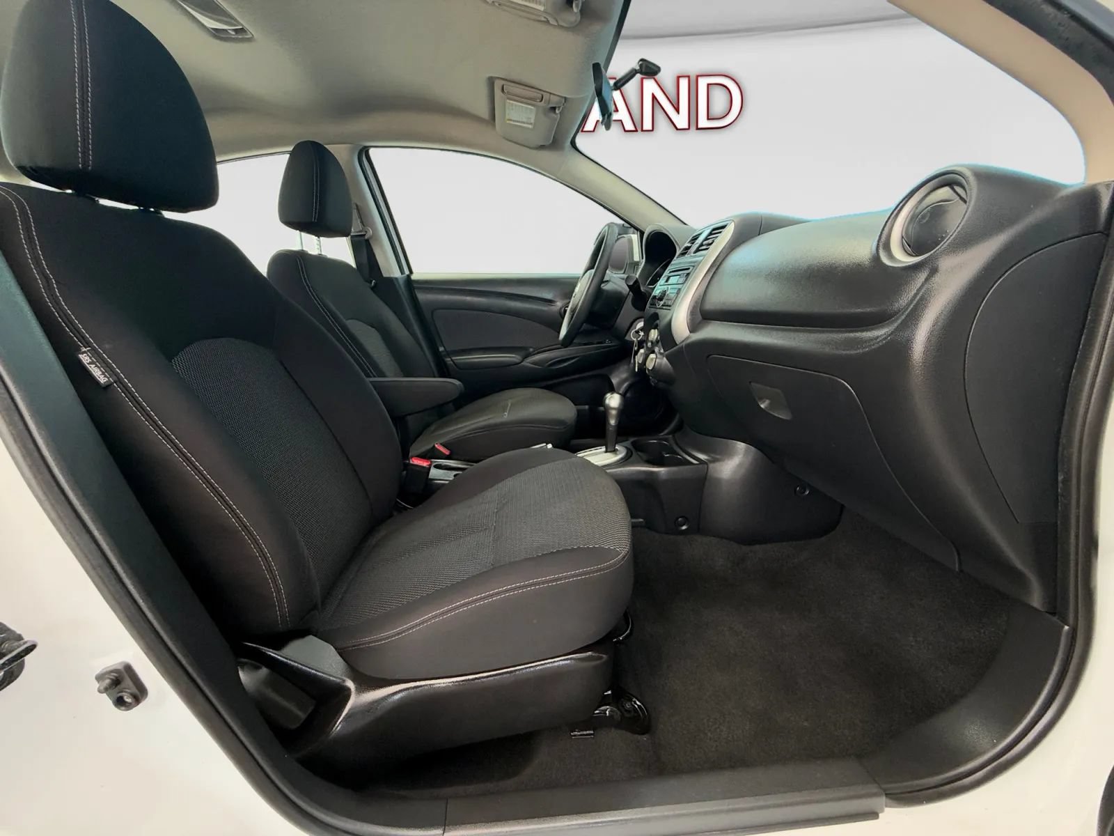 Used 2014 Nissan Versa SV FWD image 23
