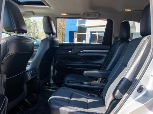 Used 2018 Toyota Highlander Limited image 28