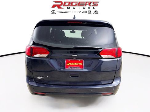 Certified 2020 Chrysler Pacifica Touring w/ S Appearance Package image 6