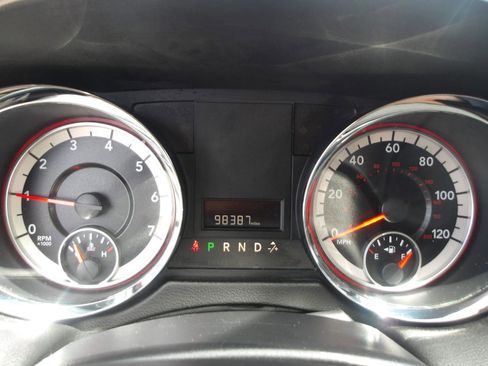 Used 2019 Dodge Grand Caravan SXT FWD image 19