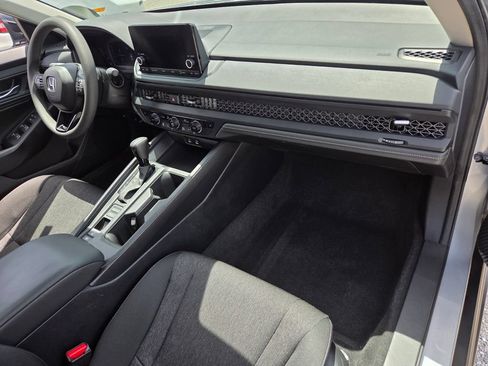 Certified 2025 Honda Accord SE image 18