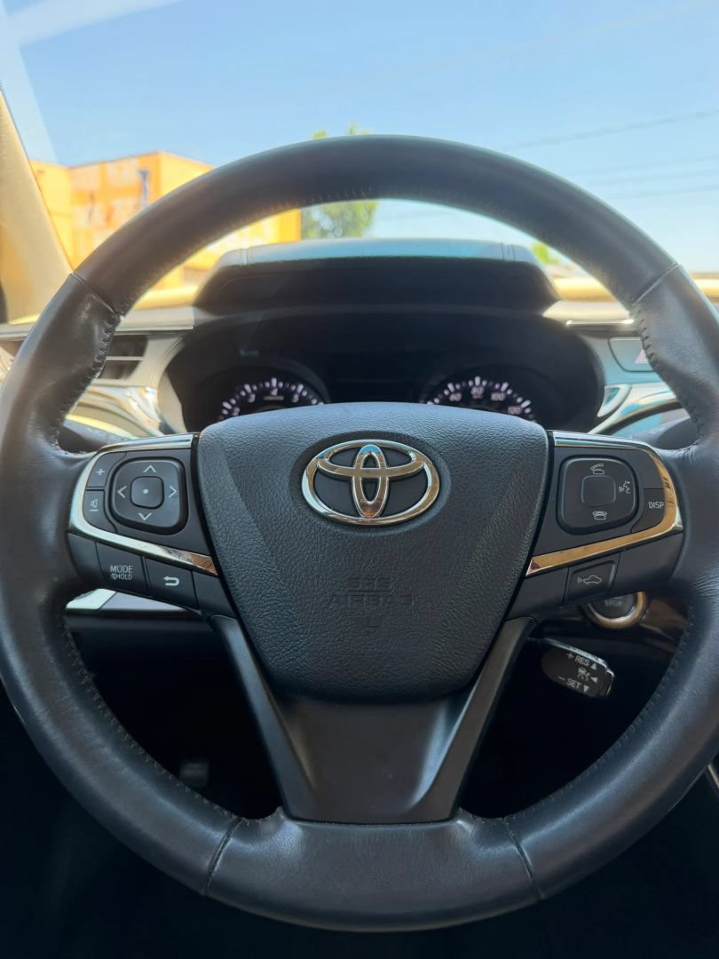 Used 2013 Toyota Avalon Limited w/ Technology Pkg FWD image 22