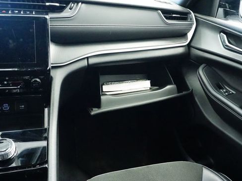 Used 2023 Jeep Grand Cherokee L Laredo image 19