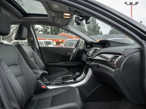 Used 2017 Honda Accord Touring image 12