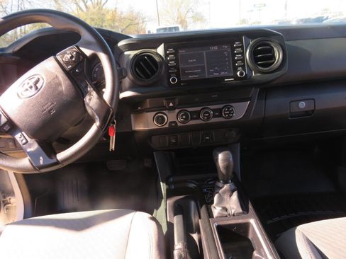 Used 2022 Toyota Tacoma SR AWD/4WD image 31