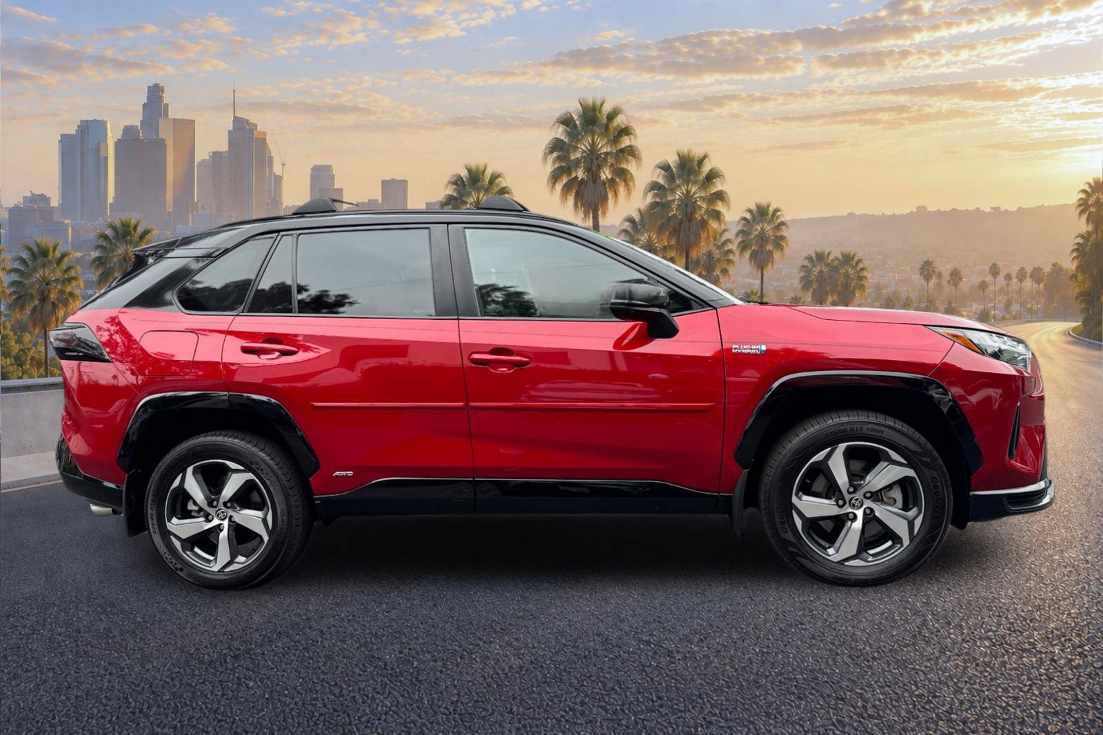 Used 2022 Toyota RAV4 SE w/ Weather & Moonroof Package AWD/4WD image 3