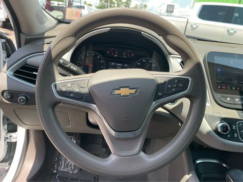 Used 2022 Chevrolet Malibu LT FWD image 15