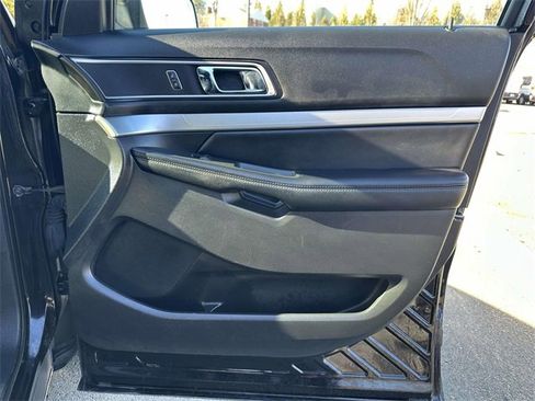 Used 2017 Ford Explorer XLT w/ Equipment Group 202A image 25