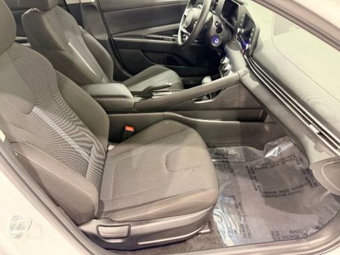 Used 2024 Hyundai Elantra SE FWD image 27