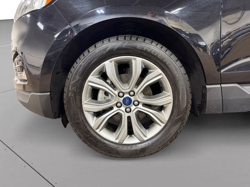 Used 2019 Ford Edge Titanium FWD image 14