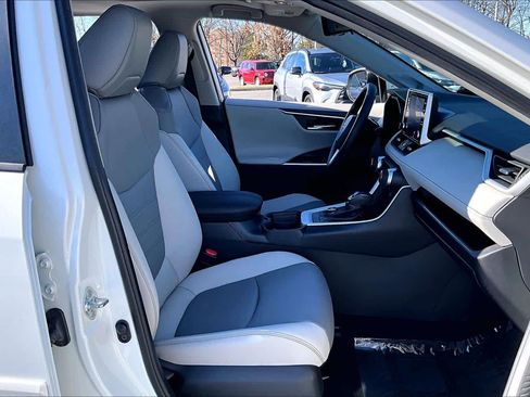 Used 2021 Toyota RAV4 Limited image 8