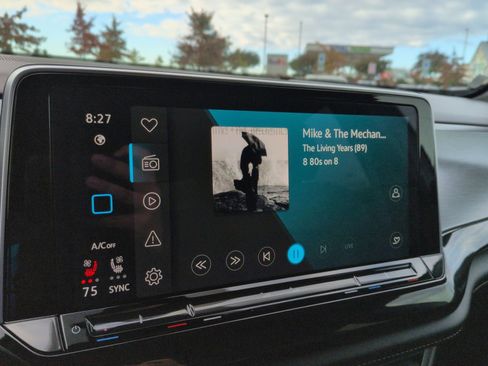 Used 2025 Volkswagen Atlas Cross Sport SE image 18