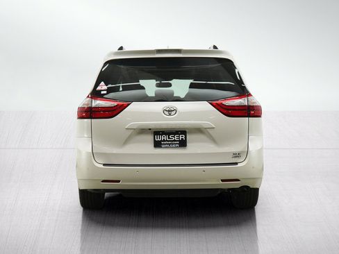 Used 2019 Toyota Sienna XLE Premium AWD/4WD image 4