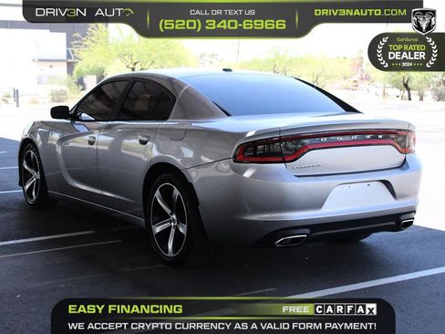 Used 2015 Dodge Charger SE RWD image 5