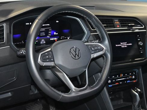 Used 2024 Volkswagen Tiguan SE image 2
