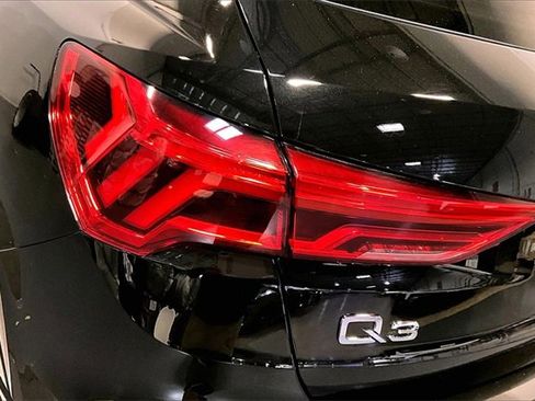 Used 2024 Audi Q3 2.0T Premium Plus image 31