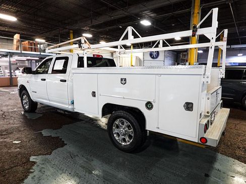 Used 2022 RAM 3500 Tradesman w/ Chrome Appearance Group AWD/4WD image 4