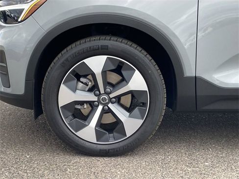 New 2025 Volvo XC40 B5 Core w/ Protection Package Premier image 11