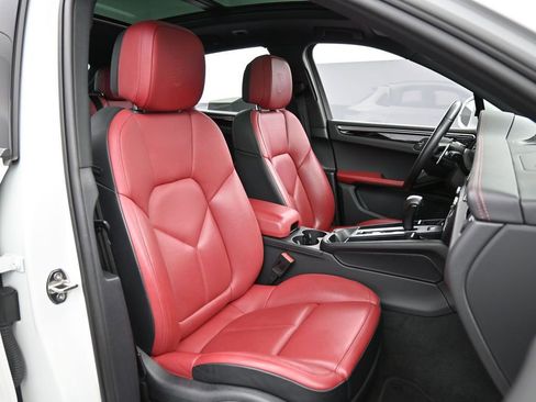 Certified 2023 Porsche Macan Turbo image 30