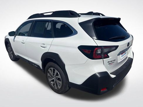 Used 2025 Subaru Outback Premium AWD/4WD image 3
