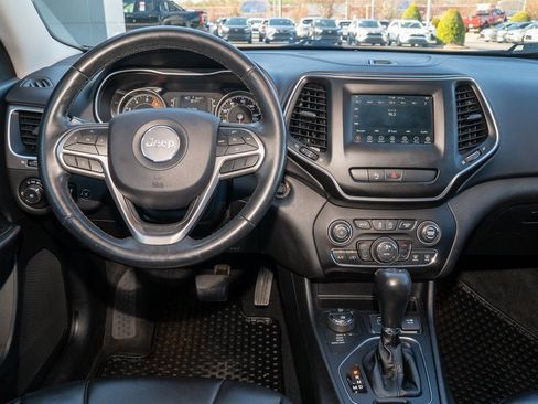 Used 2019 Jeep Cherokee Latitude Plus w/ Comfort/Convenience Group image 7