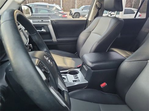 Used 2018 Toyota 4Runner SR5 Premium image 9