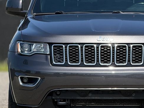 Used 2018 Jeep Grand Cherokee Laredo AWD/4WD image 11
