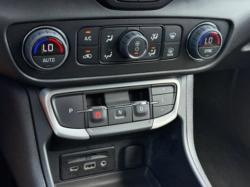 Used 2024 GMC Terrain SLT AWD/4WD image 23