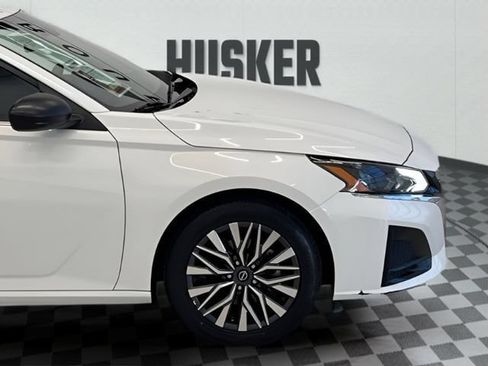 Used 2025 Nissan Altima 2.5 SV FWD image 26