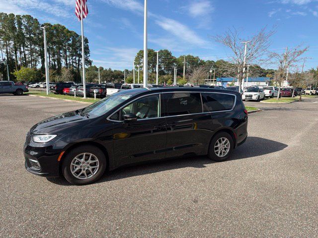 Used 2024 Chrysler Pacifica Touring-L FWD image 12