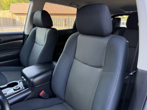 Used 2018 Nissan Pathfinder S image 12