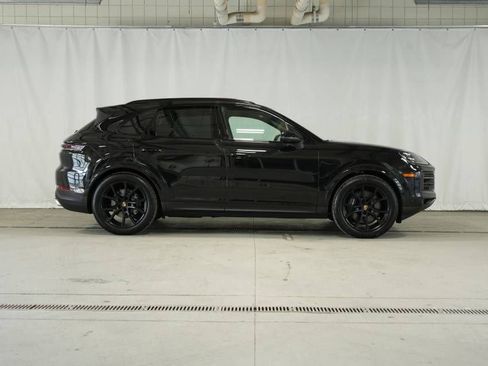 Certified 2025 Porsche Cayenne AWD/4WD image 8