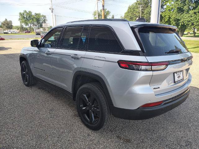 Used 2023 Jeep Grand Cherokee Altitude AWD/4WD image 5