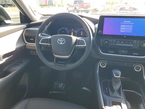 Certified 2025 Toyota Grand Highlander AWD Hybrid image 17