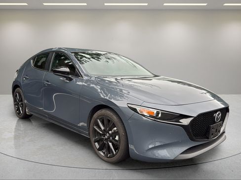Used 2023 MAZDA MAZDA3 s FWD image 3