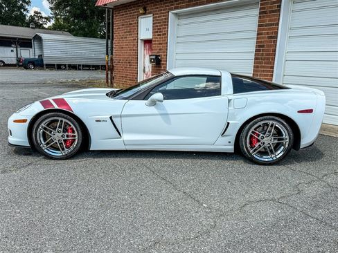 Used 2007 Chevrolet Corvette Z06 w/ Preferred Equipment Group RWD image 19