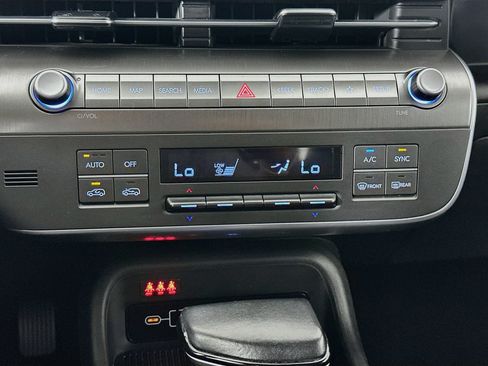 Used 2025 Hyundai Kona SEL AWD/4WD image 23