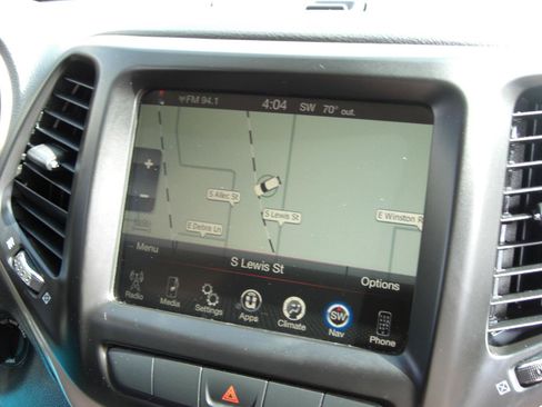 Used 2015 Jeep Cherokee Latitude FWD image 24