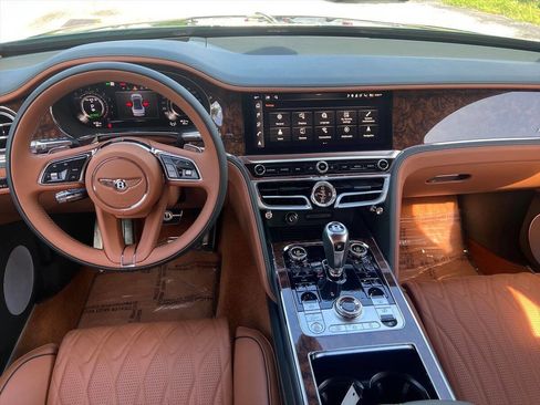 Used 2026 Bentley Flying Spur Plug-In Hybrid AWD/4WD image 9