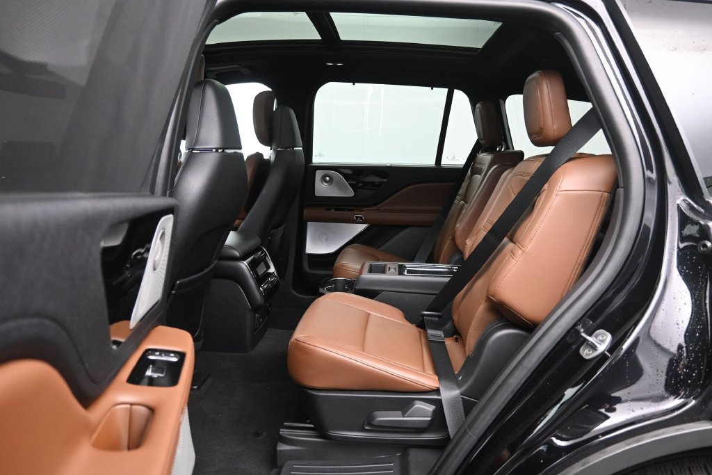 Used 2022 Lincoln Aviator Reserve w/ Equipment Group 201A AWD/4WD image 27