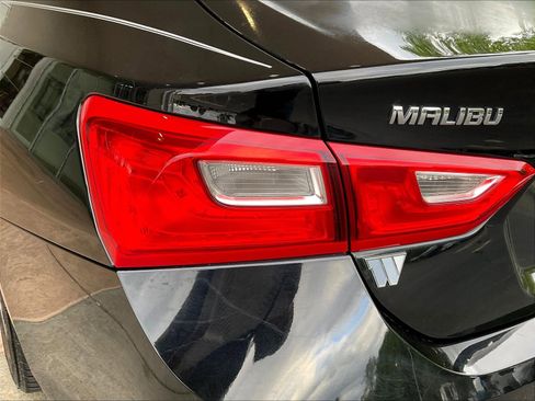 Used 2017 Chevrolet Malibu LT FWD image 22