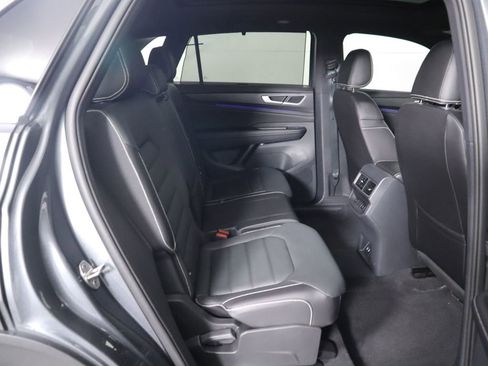 Used 2024 Volkswagen Atlas Cross Sport SEL R-Line image 22