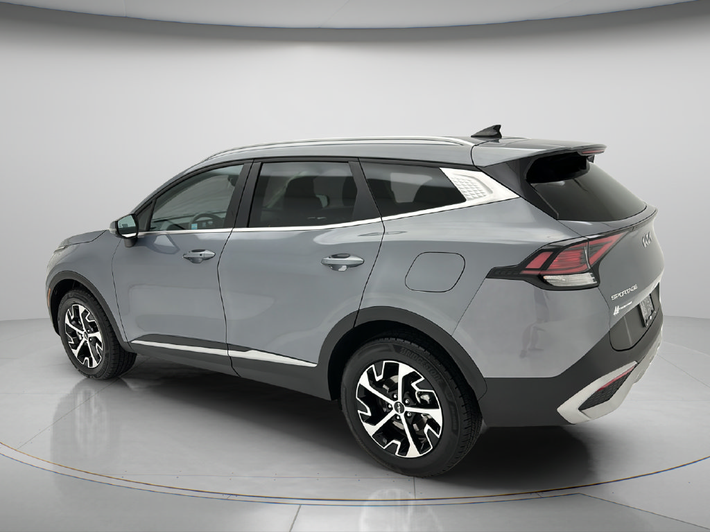 Used 2024 Kia Sportage EX AWD/4WD image 4