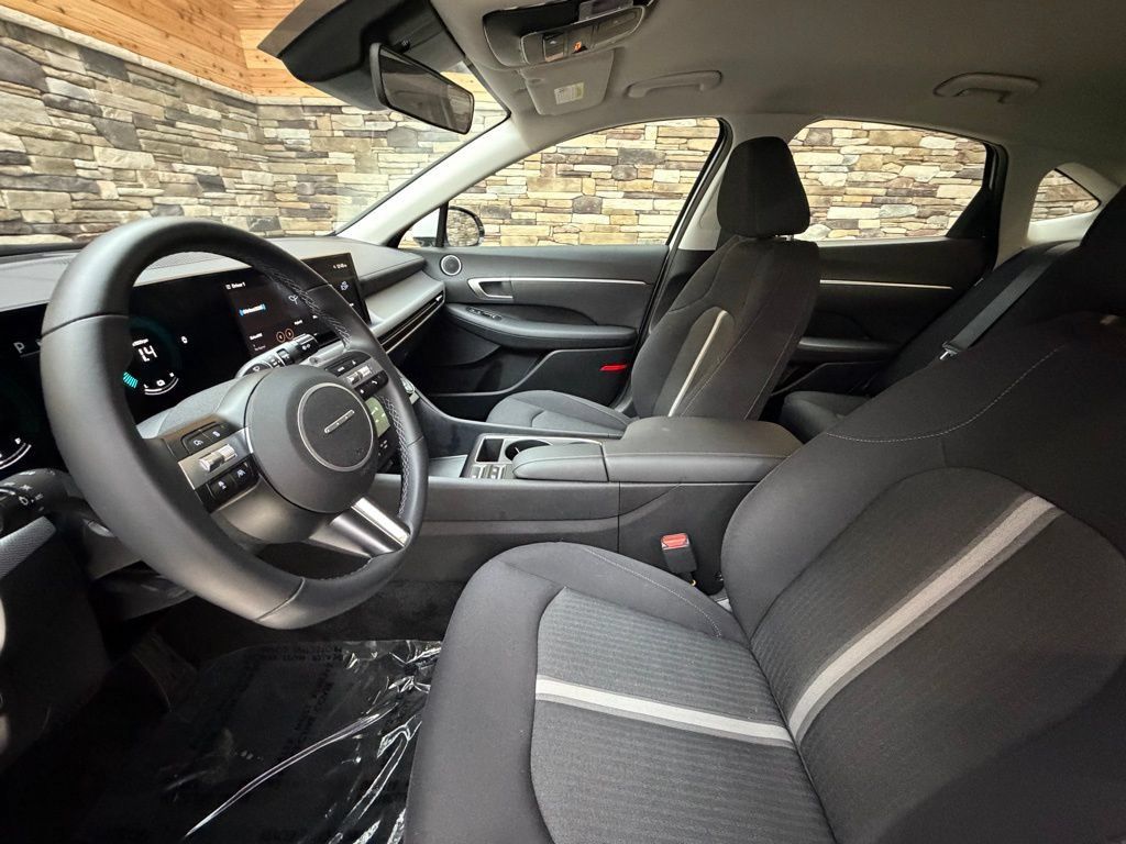 Used 2025 Hyundai Sonata SEL FWD image 11