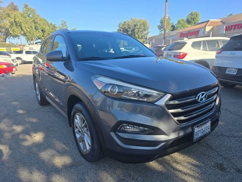 Used 2017 Hyundai Tucson SE w/ SE Popular Package 02 FWD image 3