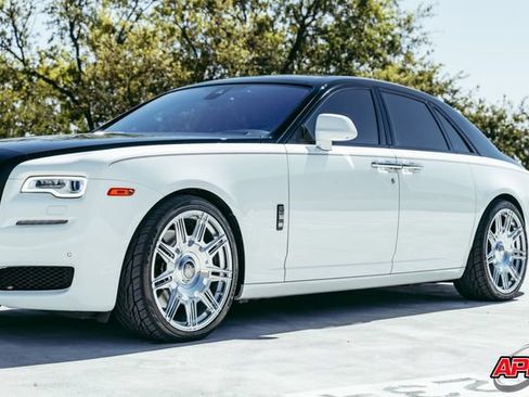 Used 2017 Rolls-Royce Ghost RWD image 54