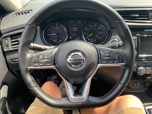 Used 2020 Nissan Rogue SV FWD image 4